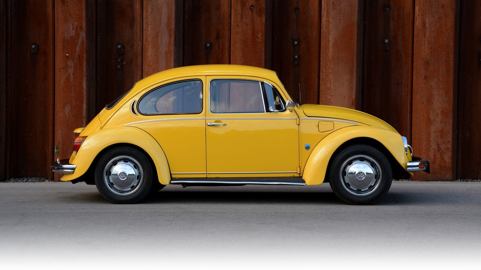 Senovinio automobilis - geltonas klasikinis vabalas